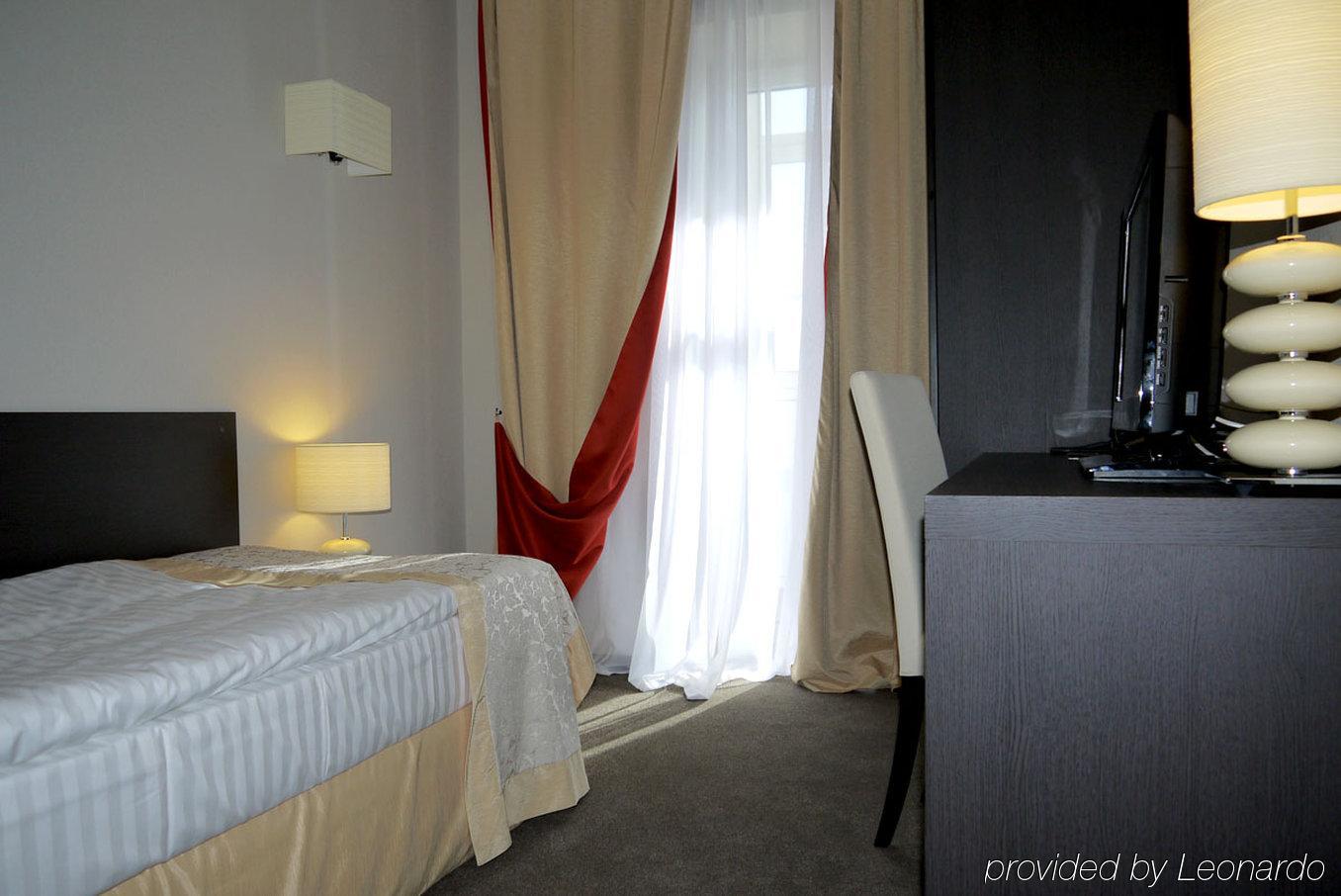 Optima Kropyvnytskyi Hotel Kültér fotó