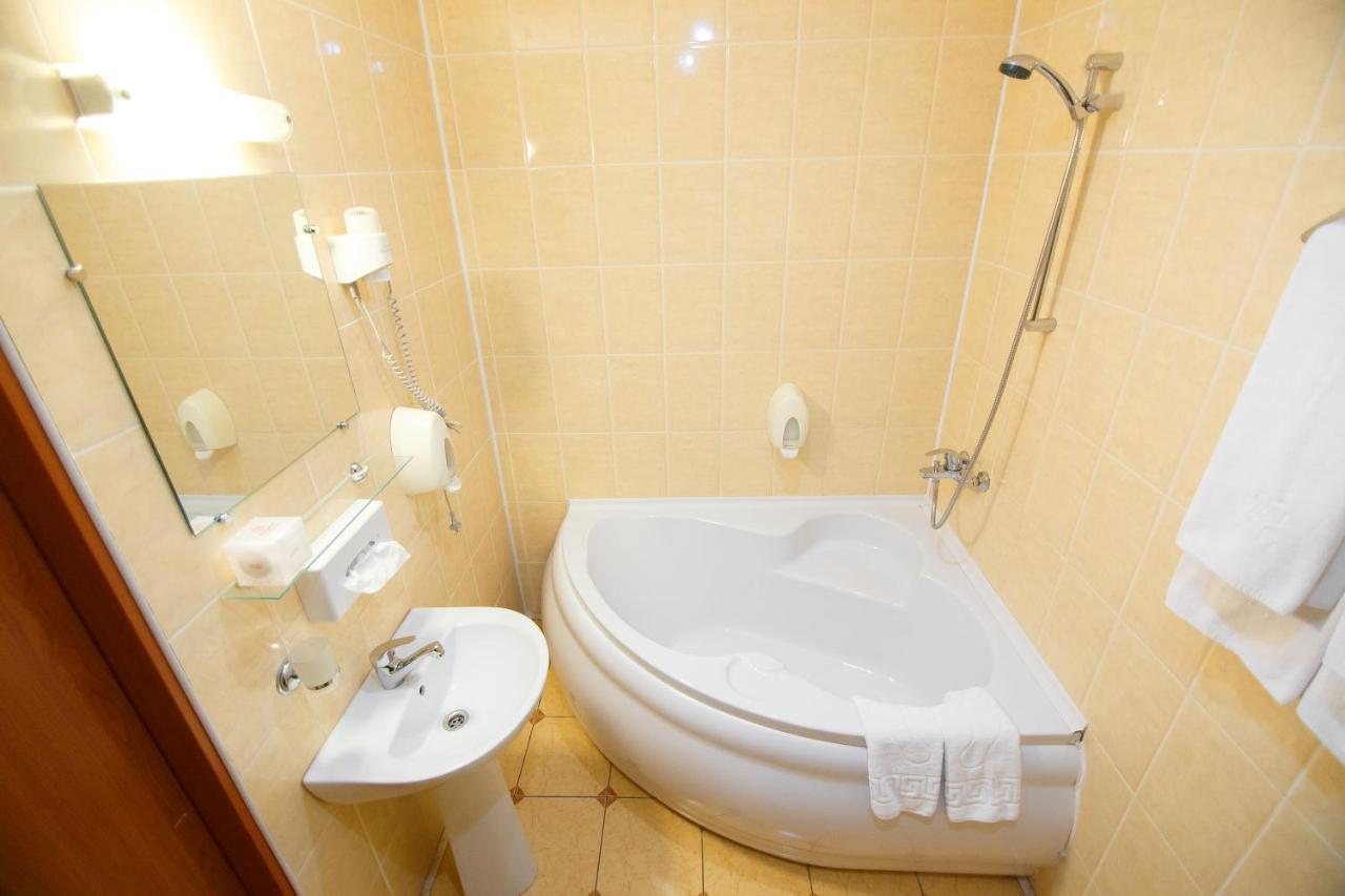Optima Kropyvnytskyi Hotel Kültér fotó