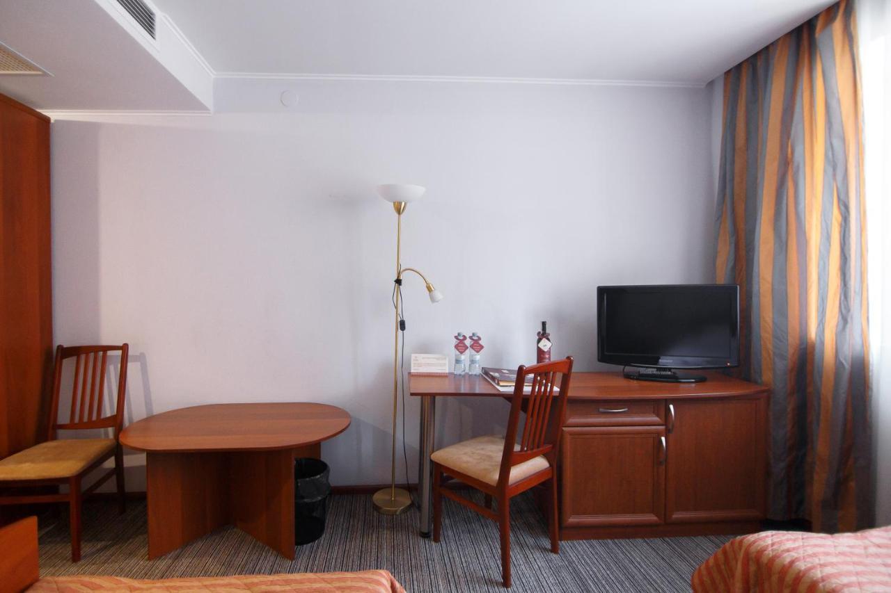Optima Kropyvnytskyi Hotel Kültér fotó
